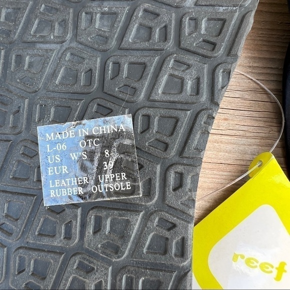 Reef D-Lish Leather Flip Flop Sandals - Picture 6 of 7